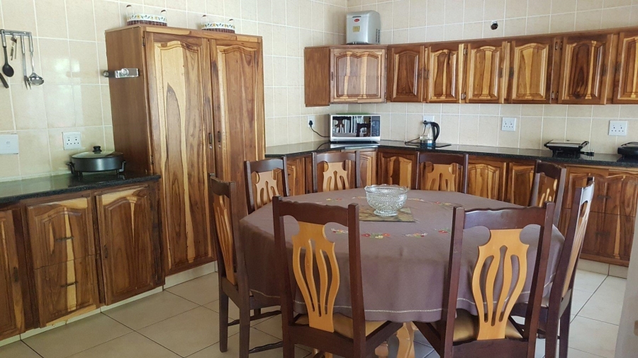 6 Bedroom Property for Sale in Cashan North West